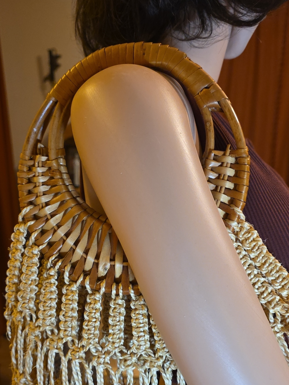VTG Boho Macrame Straw Net Shoulder Bag Wooden Handle EUC - Picture 13 of 16